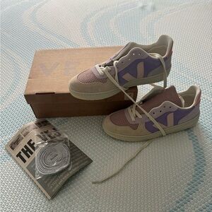 Veja V-10 Sneakers in Lavender size 40 NWT